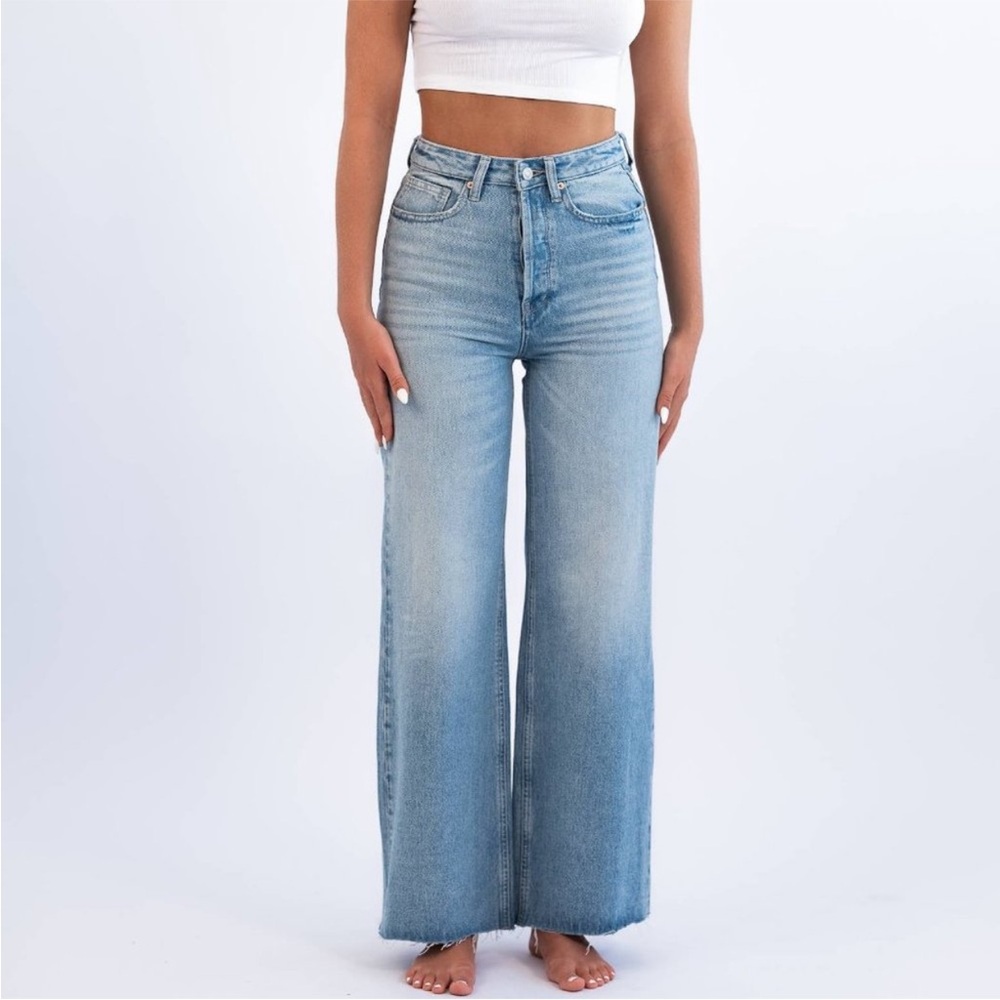 The Beach-to-Bar Wide Leg Authentic
Denim Pant Success Brand NEW